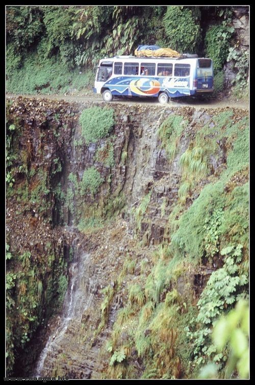 death-road-bolivia-08.jpg